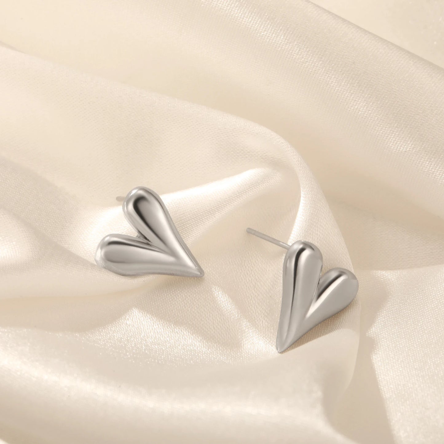 Lucktune Heart Stud Earrings Women Stainless Steel aros mujer Love Cutout Piercing Earrings Trend 2025 Kpop Jewelry Gift New