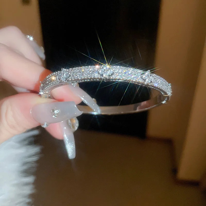 Four Leaf Flower Inlaid Zircon Bracelet