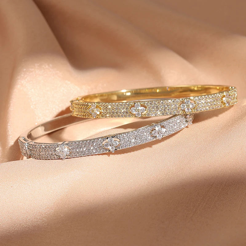 Four Leaf Flower Inlaid Zircon Bracelet