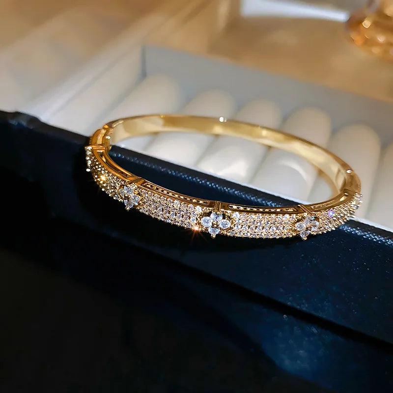 Four Leaf Flower Inlaid Zircon Bracelet