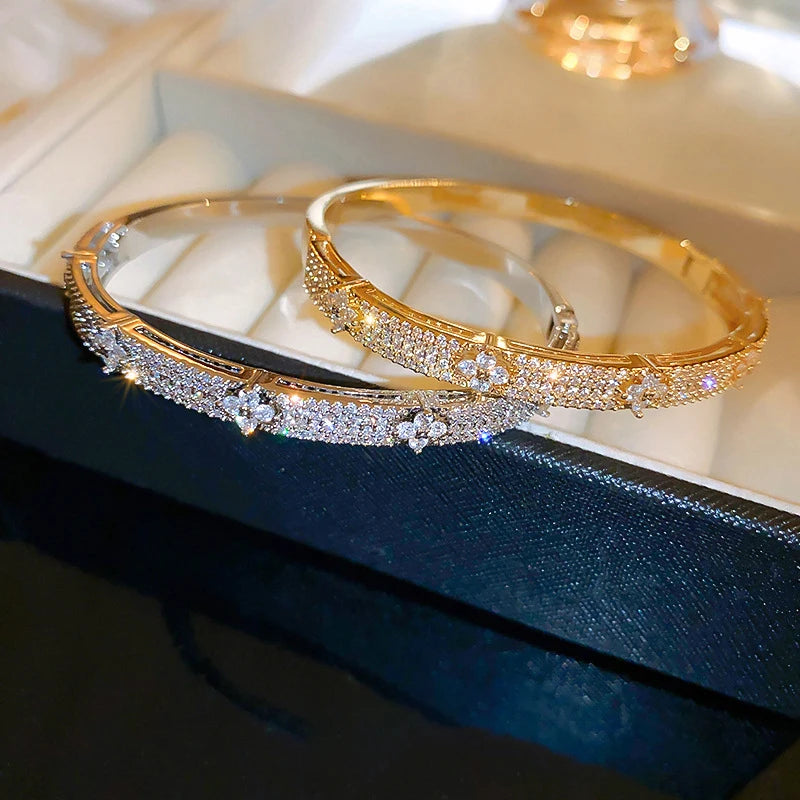 Four Leaf Flower Inlaid Zircon Bracelet