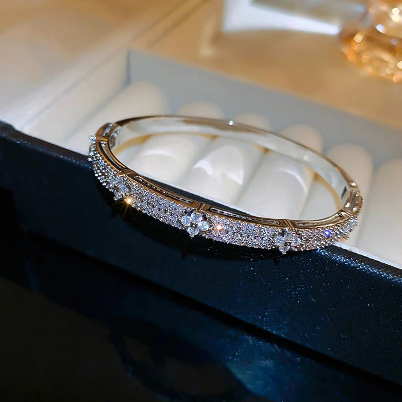 Four Leaf Flower Inlaid Zircon Bracelet