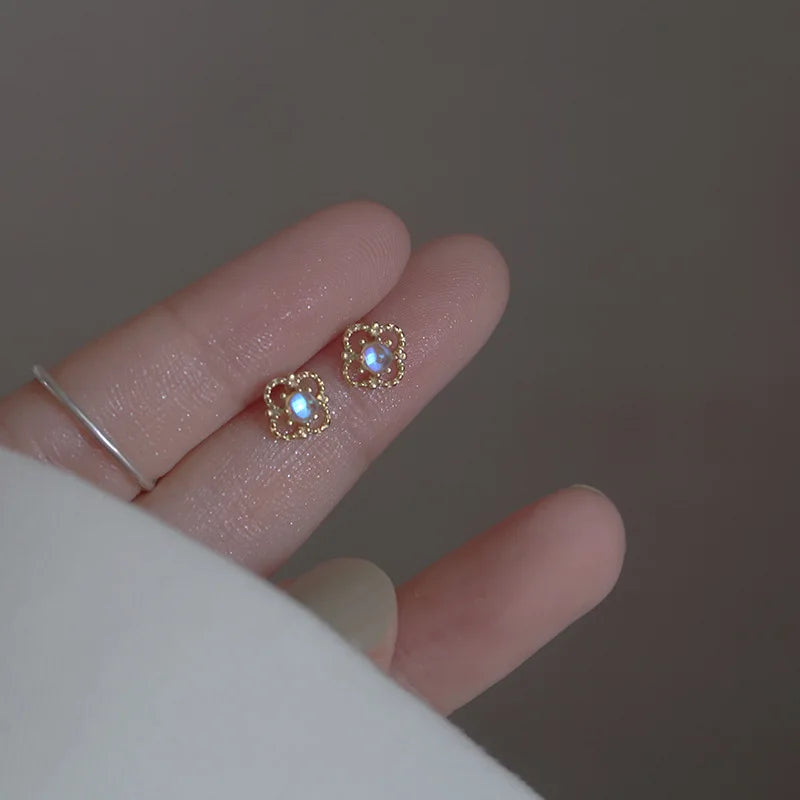 Tibetan Silver Korea Exquisite Curved Shiny Zircon Wheat Stud Earrings for Women Sweet Romantic Wedding Pendiente Plata Jewelry