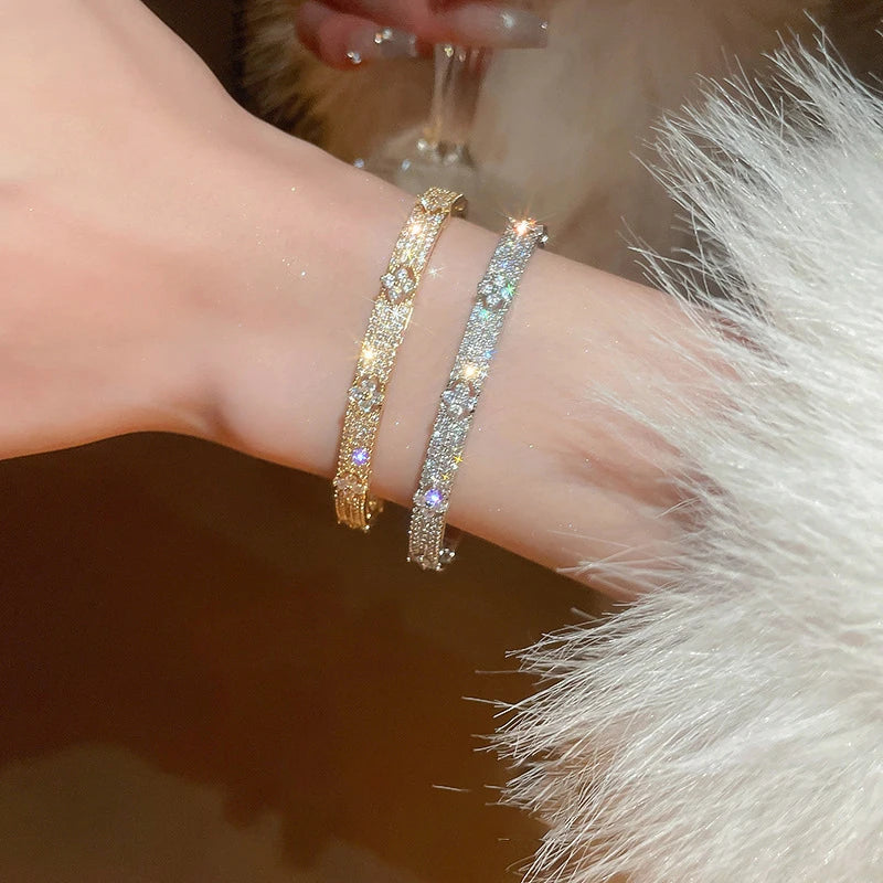 Four Leaf Flower Inlaid Zircon Bracelet